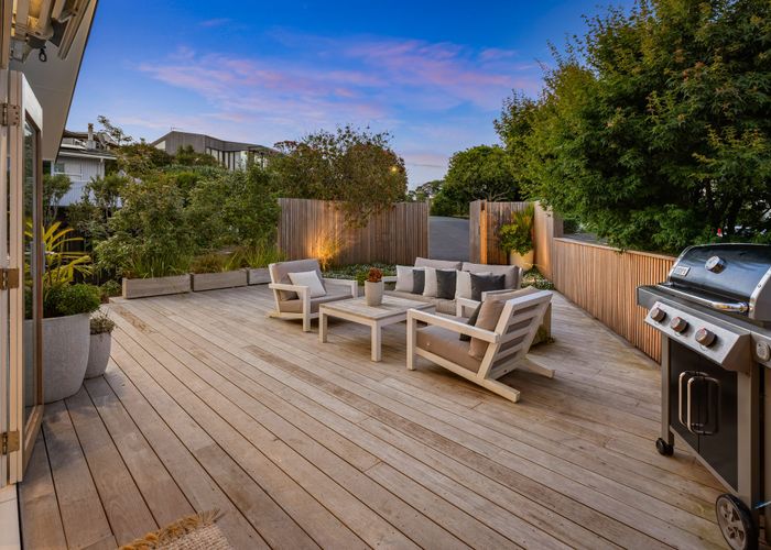 at 5 Chevron Place, Castor Bay, North Shore City, Auckland