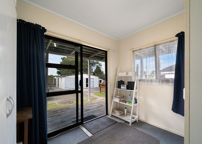  at 1/8 Devon Street, Te Atatu South, Waitakere City, Auckland