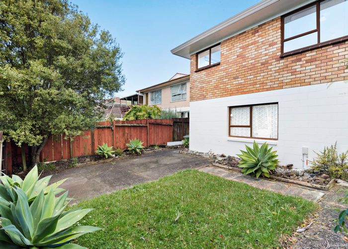  at 1/27 Butterworth Drive, Glendene, Auckland