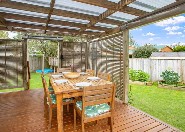  at 9 John F Kennedy Place, Glen Eden, Auckland