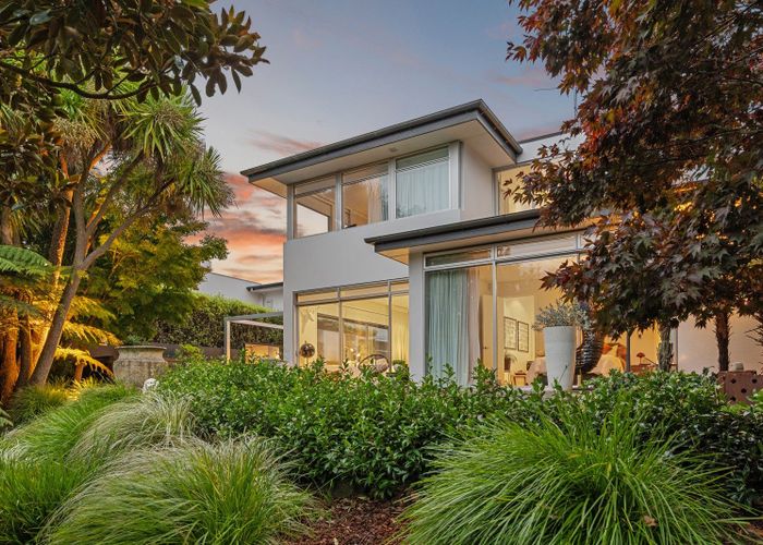  at 10 Royds Street, Fendalton, Christchurch City, Canterbury