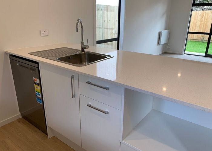  at 5/4 Harry Ward Place, Henderson, Waitakere City, Auckland