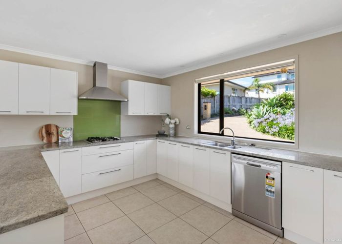 at 3 Ohau Court, Fairview Heights, North Shore City, Auckland