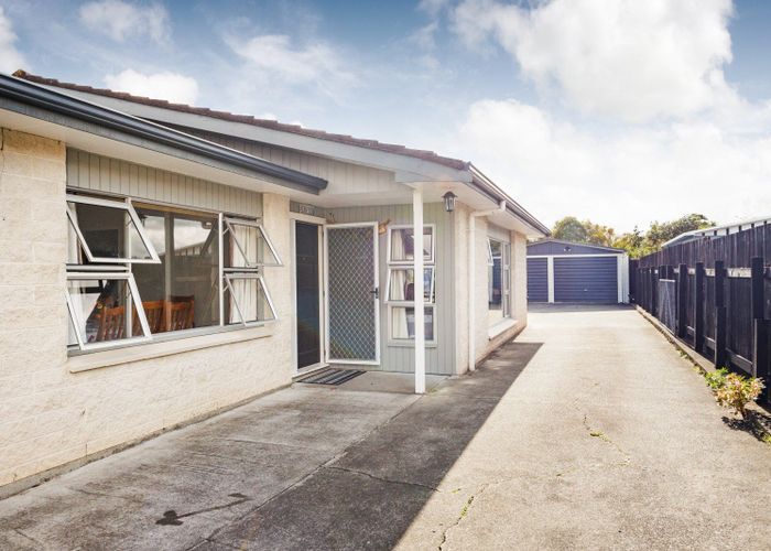  at 32 John F Kennedy Drive, Milson, Palmerston North