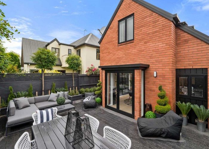  at 2/19 Kilmarnock Street, Riccarton, Christchurch City, Canterbury