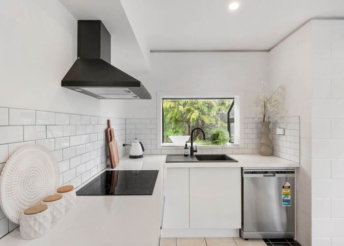  at 2/13 Kororo Street, Northcote, North Shore City, Auckland