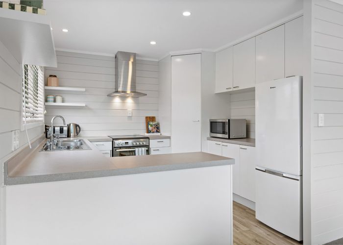  at 2/103 Cook Street, Howick, Manukau City, Auckland