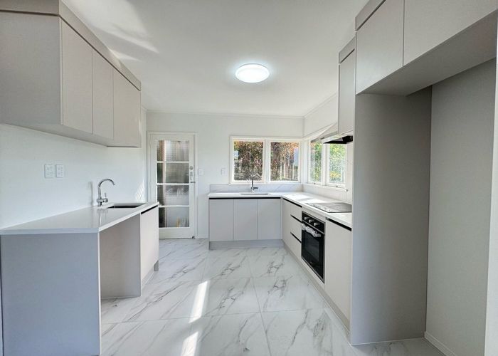 at 2/73 Lake Road, Northcote, North Shore City, Auckland