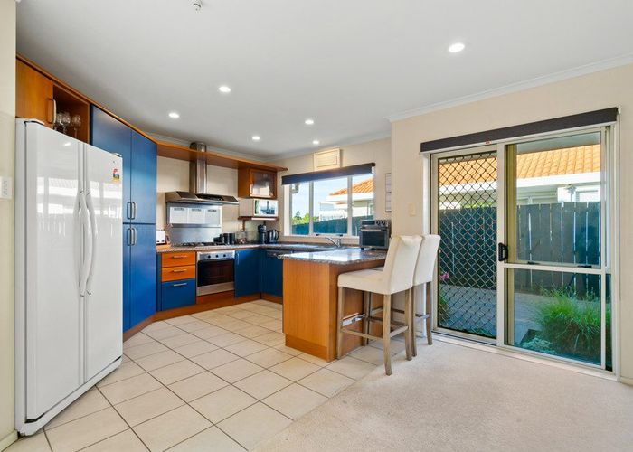  at 27 Gillett Place, Botany Downs, Manukau City, Auckland