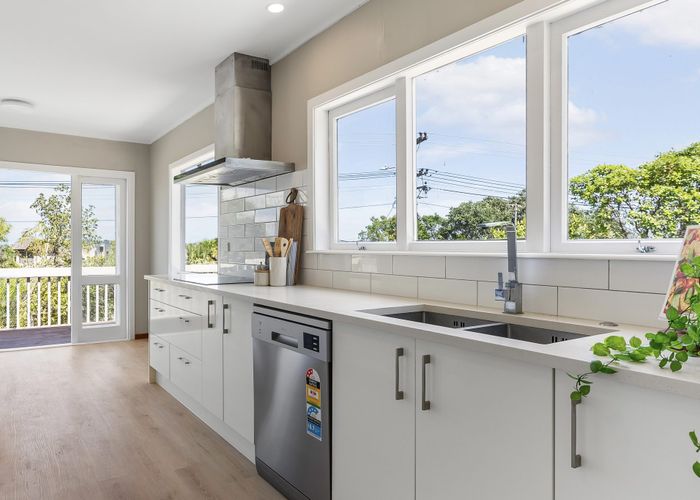  at 1/19 Carlisle Road, Browns Bay, North Shore City, Auckland