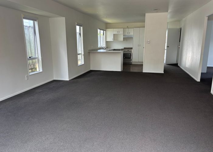  at 2/45 Sungrove Rise, Sunnyvale, Waitakere City, Auckland