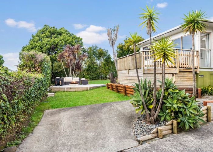  at 2 Surman Place, Glen Eden, Auckland
