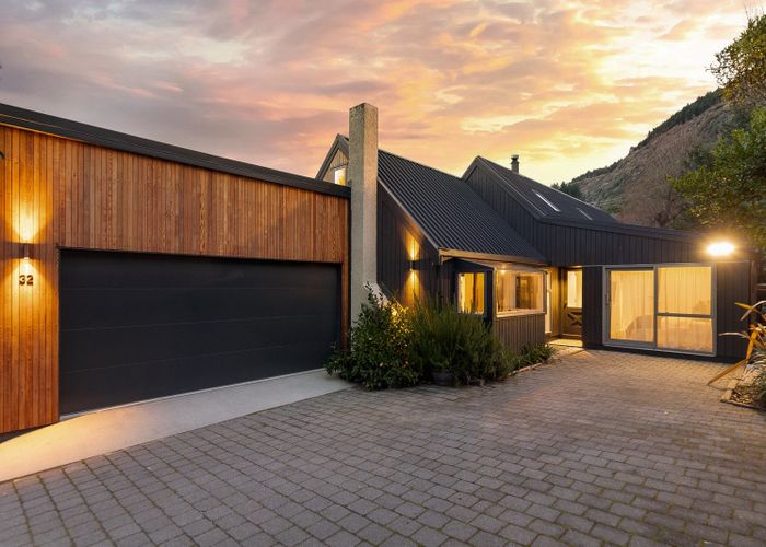  at 32 Evergreen Place, Sunshine Bay, Queenstown
