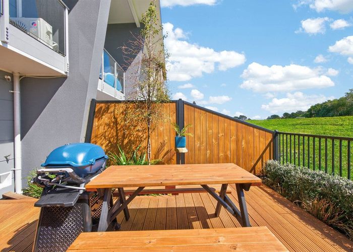  at 8 Harena Way, Moera, Lower Hutt, Wellington