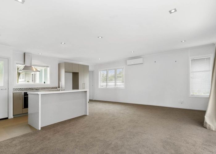  at 6 Rixon Place, Te Atatu Peninsula, Waitakere City, Auckland