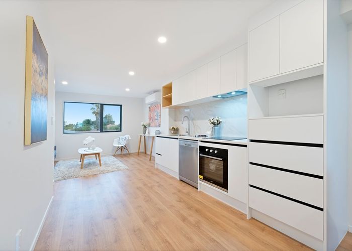  at 8/11 Hereford Street, Te Atatu Peninsula, Waitakere City, Auckland
