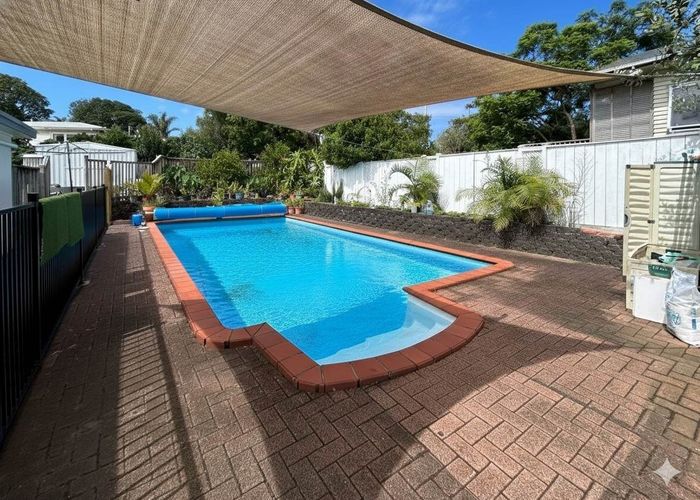  at 25 McIntyre Road, Mangere Bridge, Manukau City, Auckland