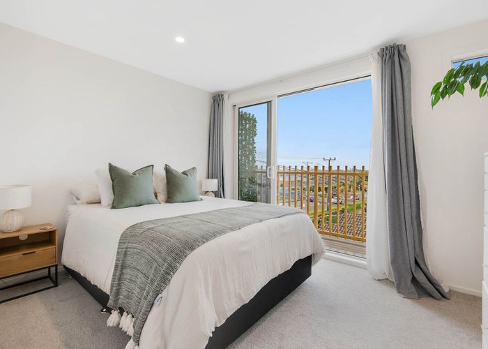  at 2/3 Coronation Road, Hillcrest, North Shore City, Auckland