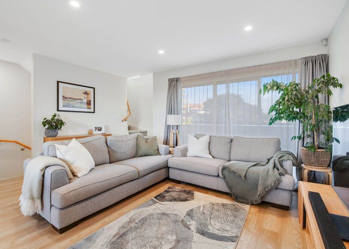  at 2/3 Coronation Road, Hillcrest, North Shore City, Auckland