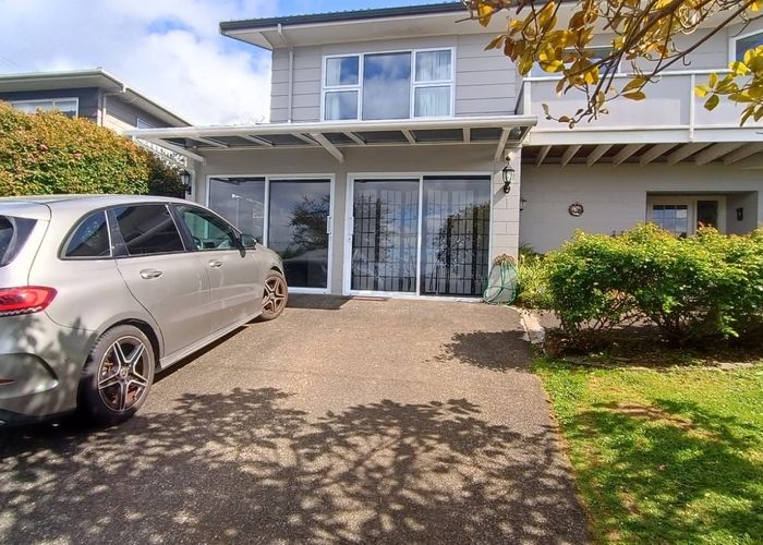  at 32 Chatswood Grove, Chatswood, North Shore City, Auckland