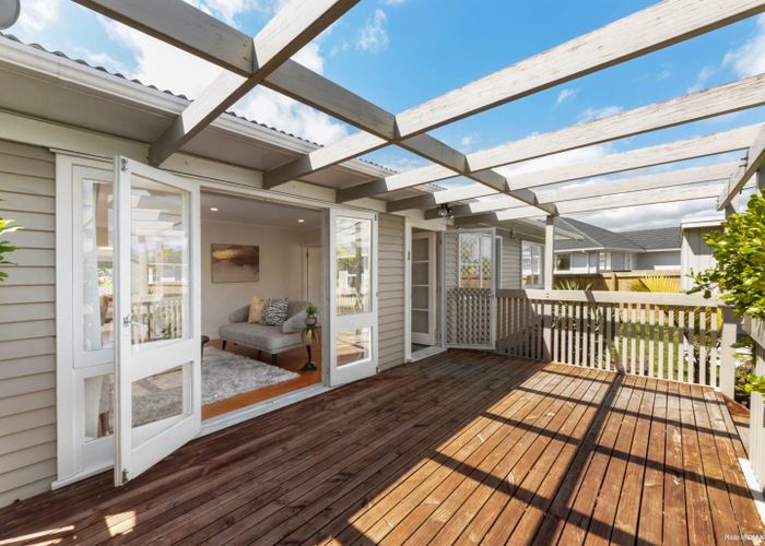  at 24 La Rosa Street, Green Bay, Auckland