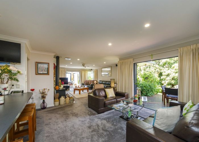  at 64 Royal Oak Drive, Kelvin Grove, Palmerston North