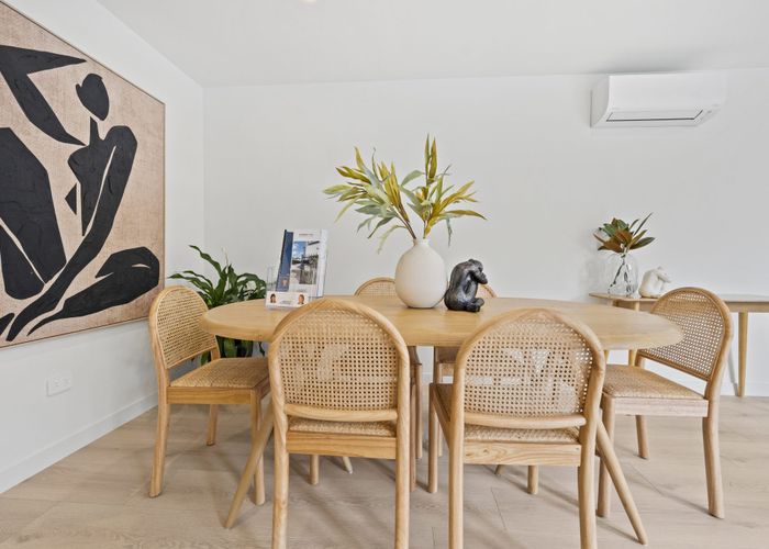  at 98E Forrest Hill Road, Forrest Hill, North Shore City, Auckland