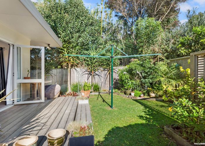  at 2/49 Rewi Street, Torbay, Auckland