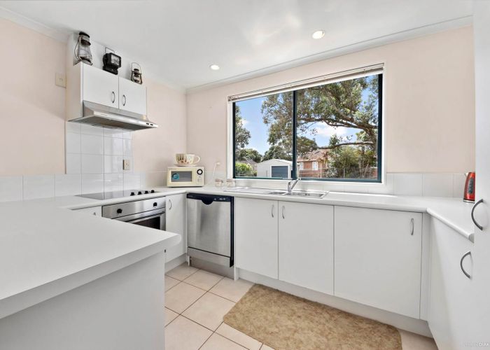  at 2 Reid Road, New Lynn, Auckland