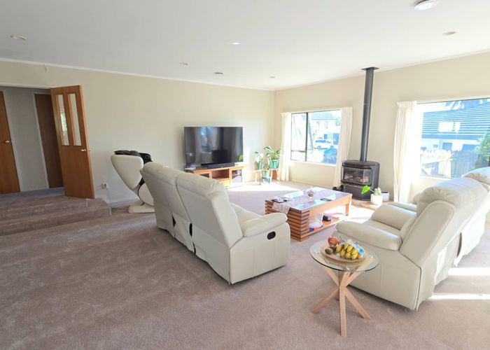 at 6 San Lorenzo Rise, Henderson, Waitakere City, Auckland