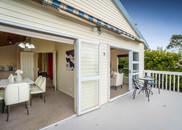  at 2/154 Sunset Road, Unsworth Heights, North Shore City, Auckland