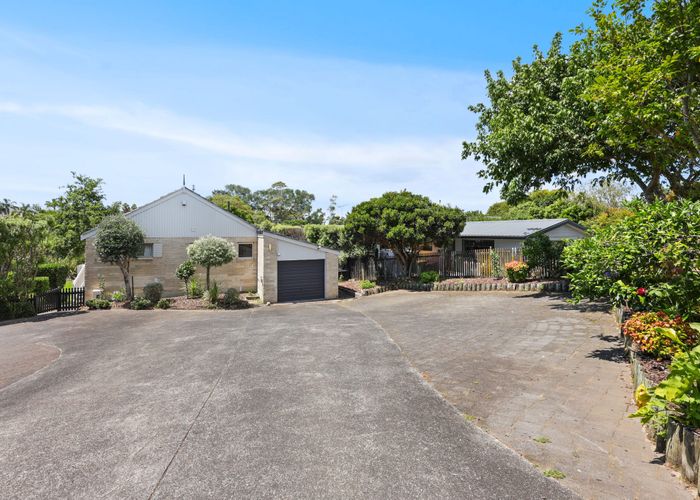  at 2/30 Curacao Place, Half Moon Bay, Auckland