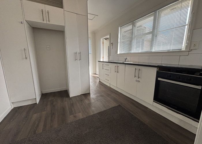  at 6 Tennessee Avenue, Mangere East, Manukau City, Auckland