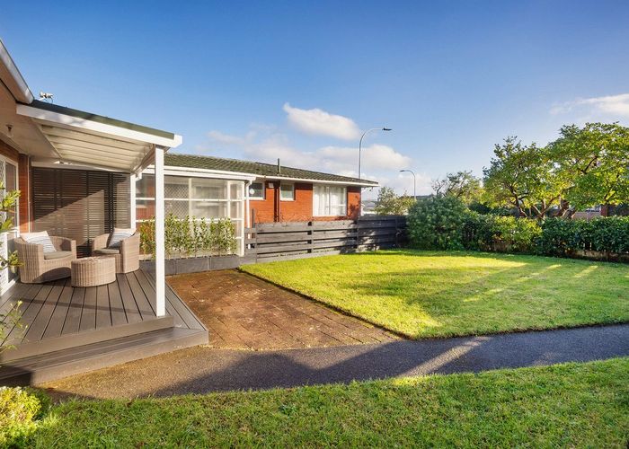  at 2/17 Woodward Road, Mount Albert, Auckland