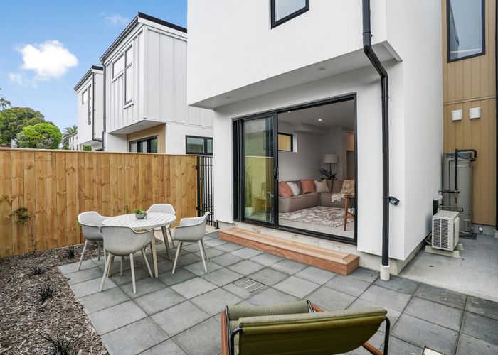  at 11/10 Pascoe Avenue , Paremata, Porirua, Wellington