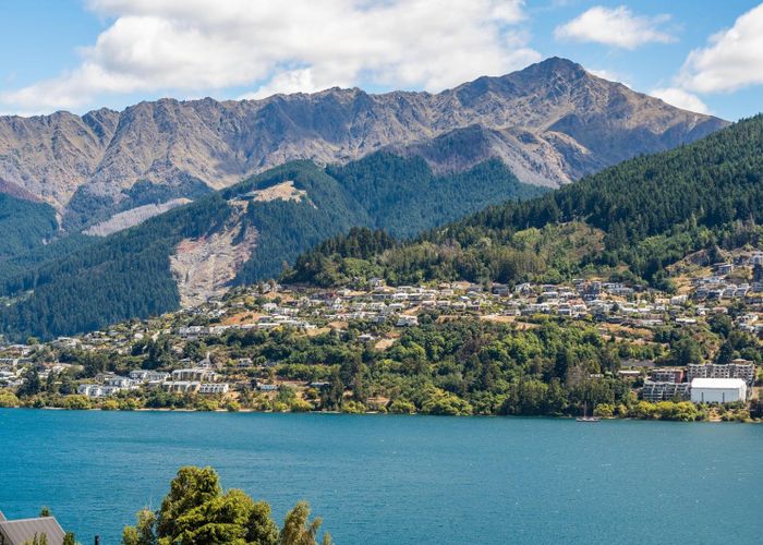  at 6 Red Deer Rise, Kelvin Heights, Queenstown-Lakes, Otago