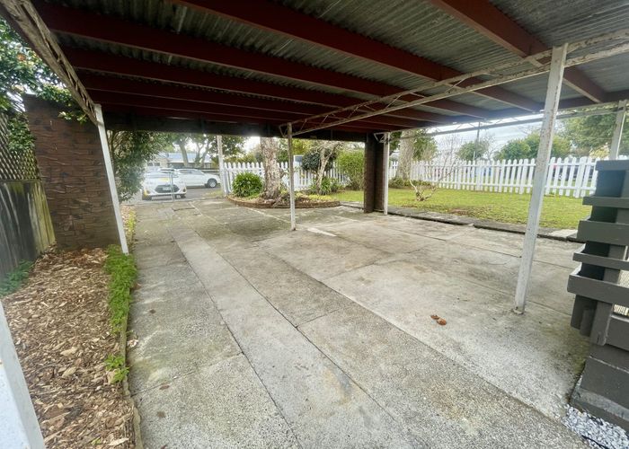  at 42 Kawiti Avenue, Point England, Auckland