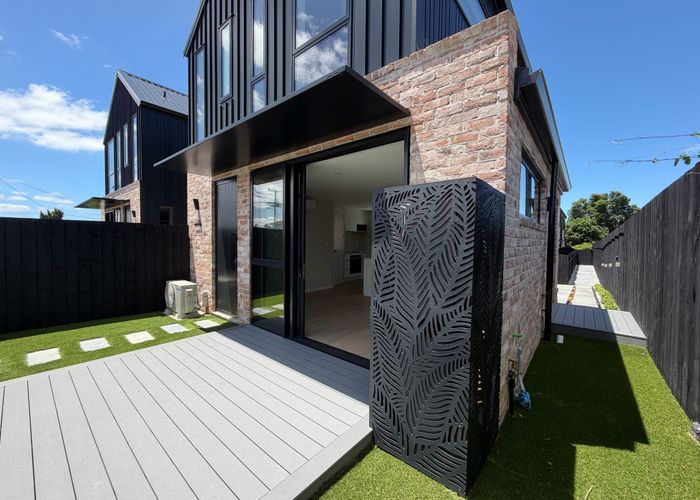  at 4/139 Tirimoana Rd, Te Atatu South, Waitakere City, Auckland