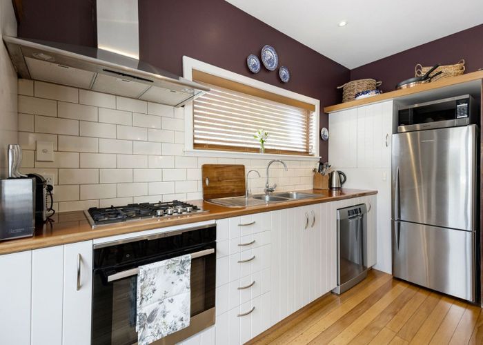  at 570 Grey Street, Hamilton East, Hamilton