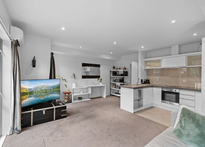  at 7 Henley Green, Northwood, Christchurch