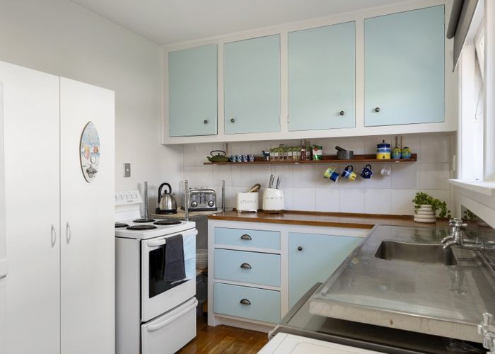  at 2/94 Nayland Street, Sumner, Christchurch