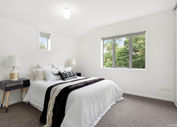  at 1/6 John Jennings Drive, Oteha, North Shore City, Auckland