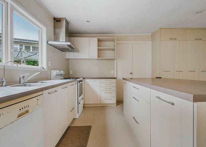  at 36 Beaudine Avenue, Glenfield, North Shore City, Auckland