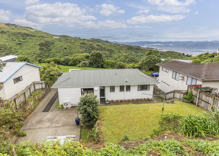  at 7 Fernhaven Grove, Newlands, Wellington