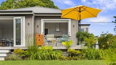  at 8 Pasadena Avenue, Point Chevalier, Auckland