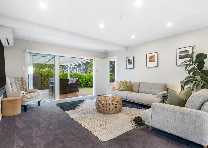  at 904 East Coast Road, Northcross, North Shore City, Auckland