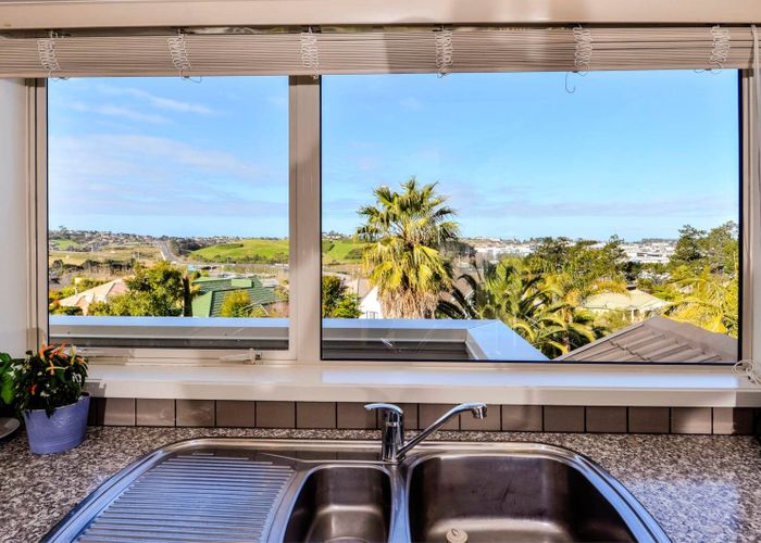  at 9 Houhere Close, Albany, Auckland