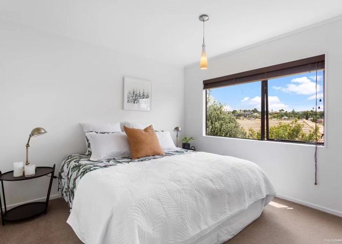  at 2/614 Beach Road, Browns Bay, North Shore City, Auckland