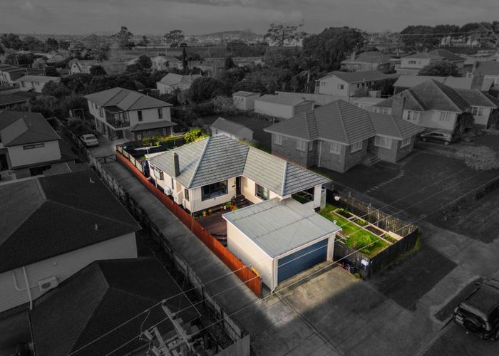  at 7 Netherlands Avenue, Kelston, Auckland