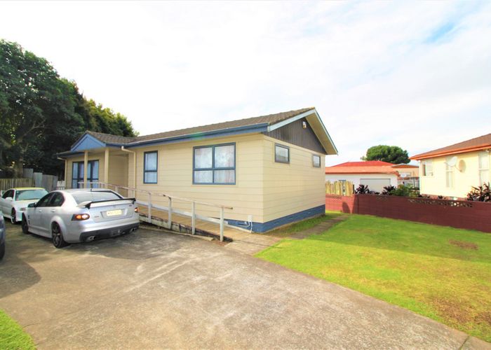  at 12 Harwell Place, Mangere, Auckland